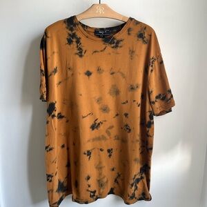 Forever 21 Men's Short Sleeve Tie-Dye Tee in Orange and Black